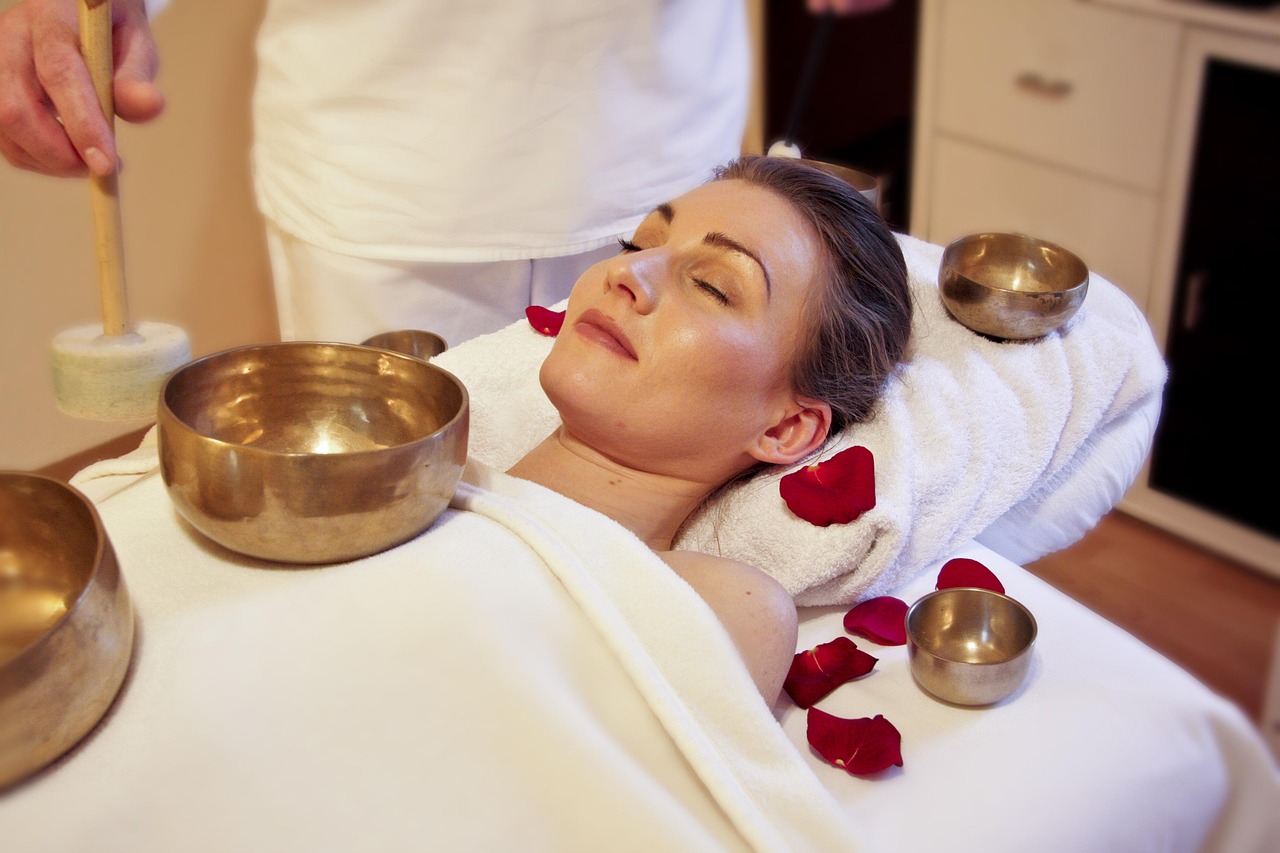 Les secrets du massage facial ancestral : Un rituel naturel pour préserver la jeunesse et l'éclat de la peau